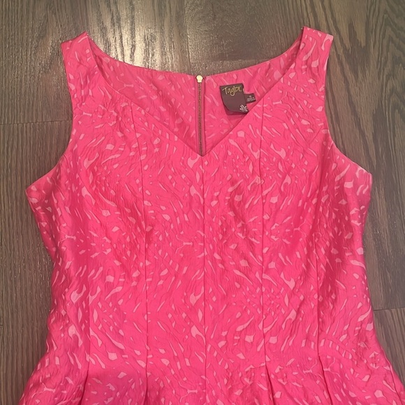 Taylor Vibrant Pink Size 8 Mini  Sleeveless Floral V Neck Dress - Picture 10 of 10